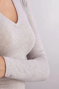 Ultralight Modal with Cashmere V-Neck Top